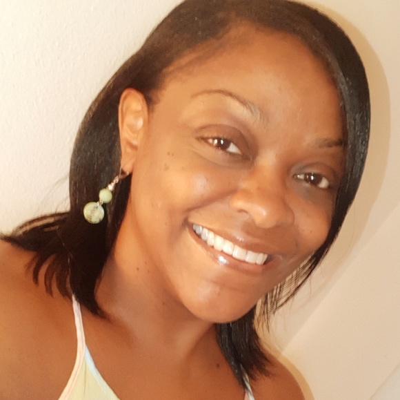 Meet your Posher, Rosalyn - Picture 1 of 1